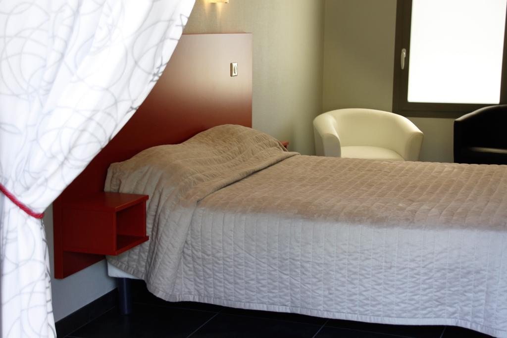 Grisolles  Logis Hotels - Hotel Et Restaurant Le Relais Des Garrigues מראה חיצוני תמונה