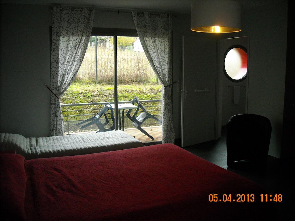 Grisolles  Logis Hotels - Hotel Et Restaurant Le Relais Des Garrigues חדר תמונה
