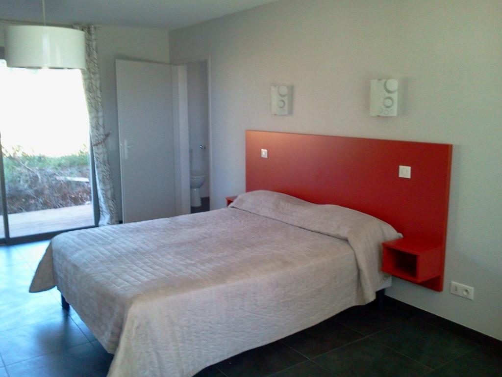 Grisolles  Logis Hotels - Hotel Et Restaurant Le Relais Des Garrigues חדר תמונה